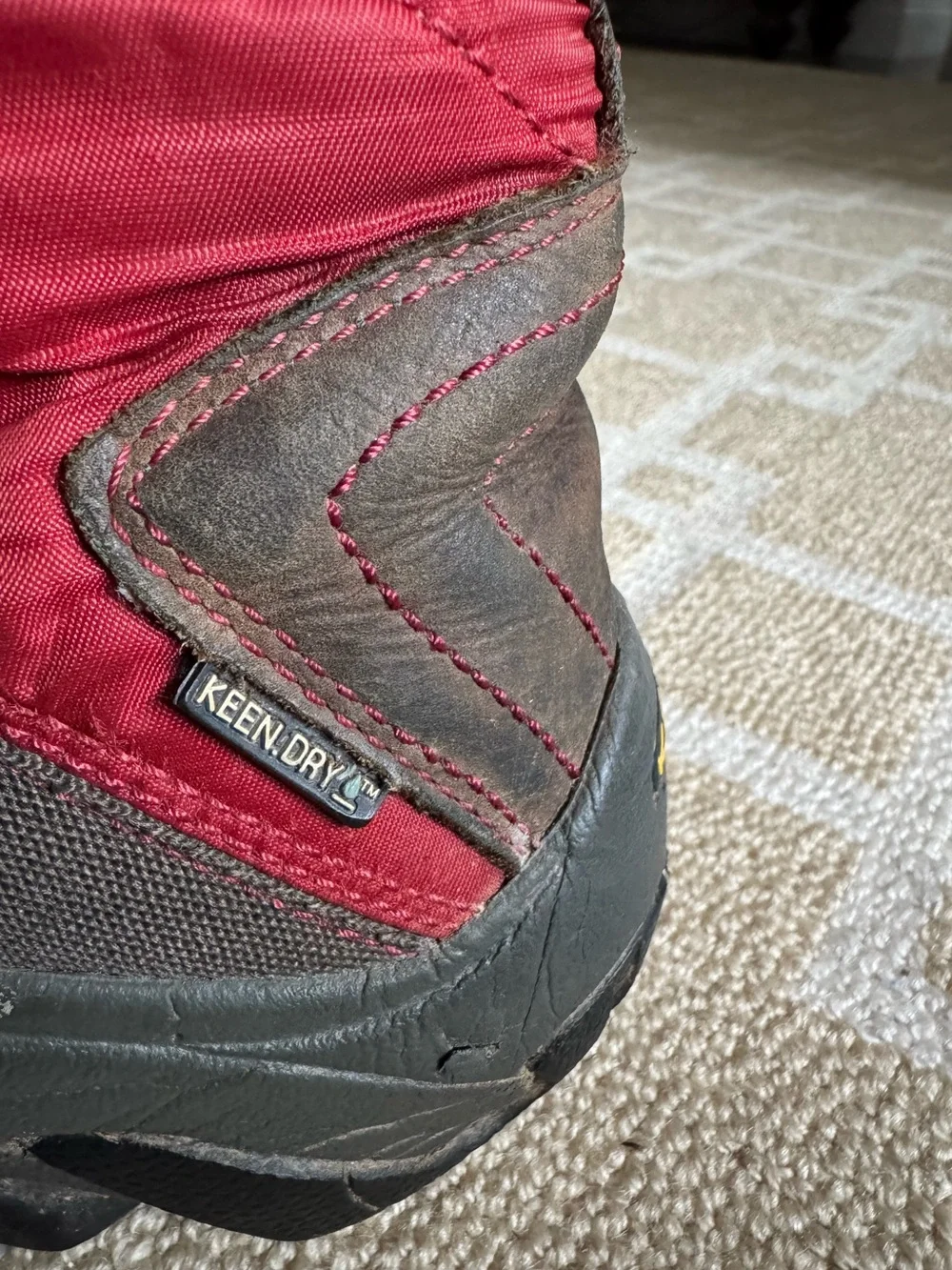 KEEN Betty Waterproof Winter Snow Boots Red Brown Insulated Women’s 9.5